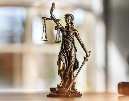 Estatua de la Justicia o Iustitia / Justitia la diosa romana de la Justicia